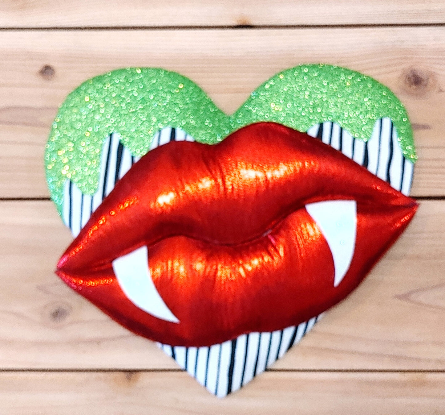 Wreath Attachment - Vampire lips w/Fangs on Heart