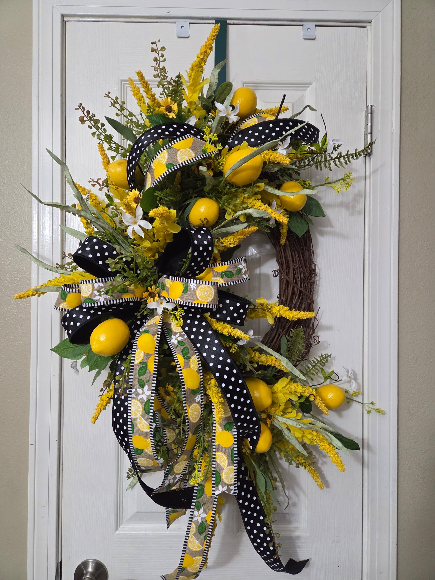 Wreath - Grapevine Lemon (16")