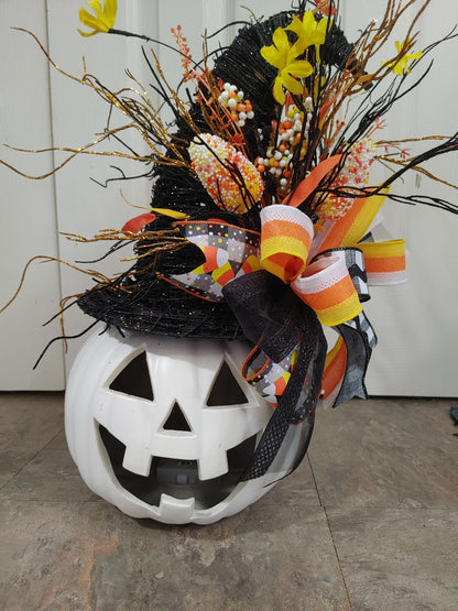 Pumpkin (White) in Witch Hat (lights up)