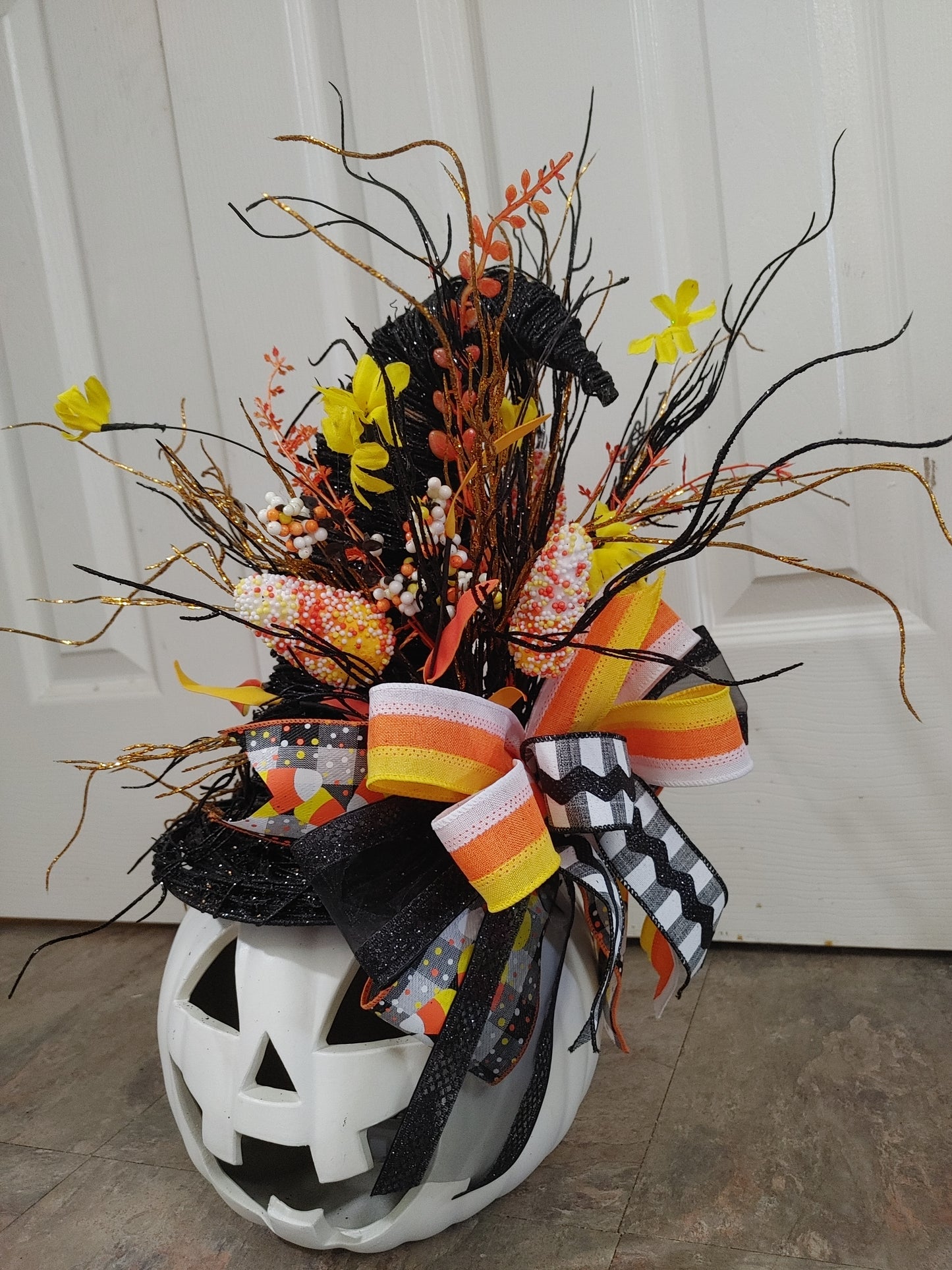 Pumpkin (White) in Witch Hat (lights up)