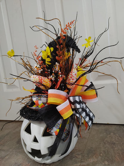 Pumpkin (White) in Witch Hat (lights up)