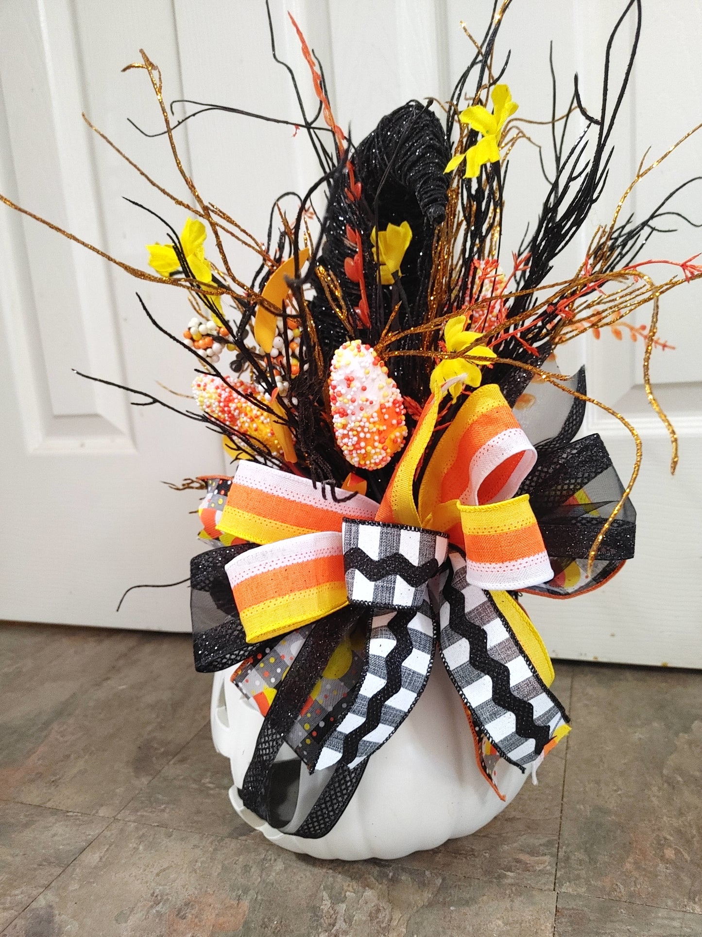Pumpkin (White) in Witch Hat (lights up)